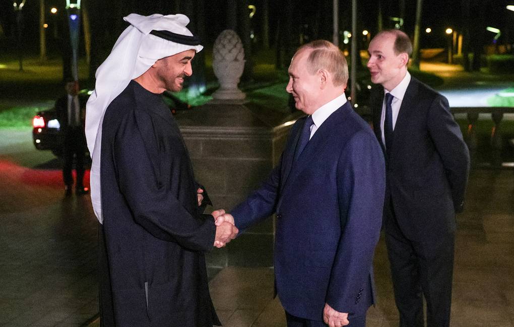 Le président des Émirats arabes unis arrive à Moscou pour rencontrer Poutine