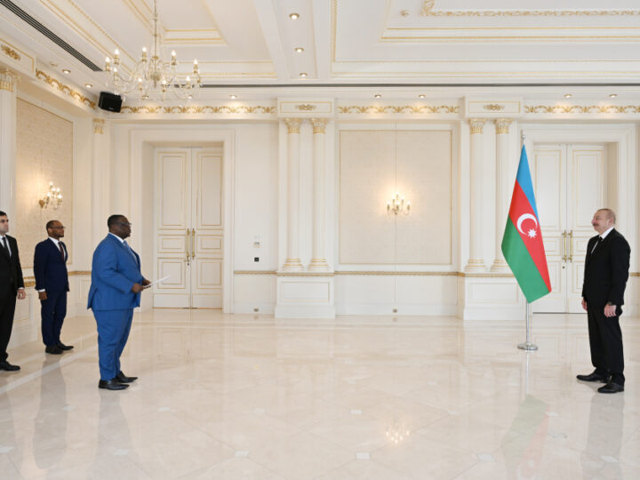 Le président de la République d’Azerbaïdjan, Ilham Aliyev reçoit l’ambassadeur du Bénin