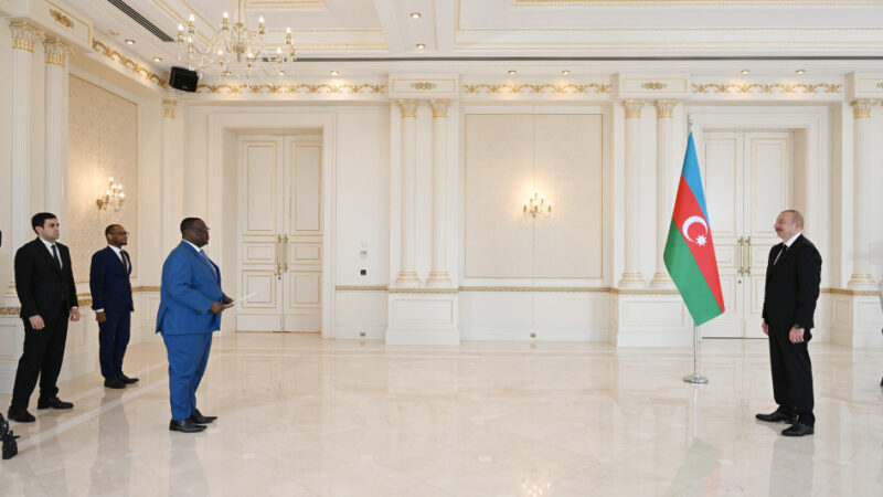 Le président de la République d’Azerbaïdjan, Ilham Aliyev reçoit l’ambassadeur du Bénin