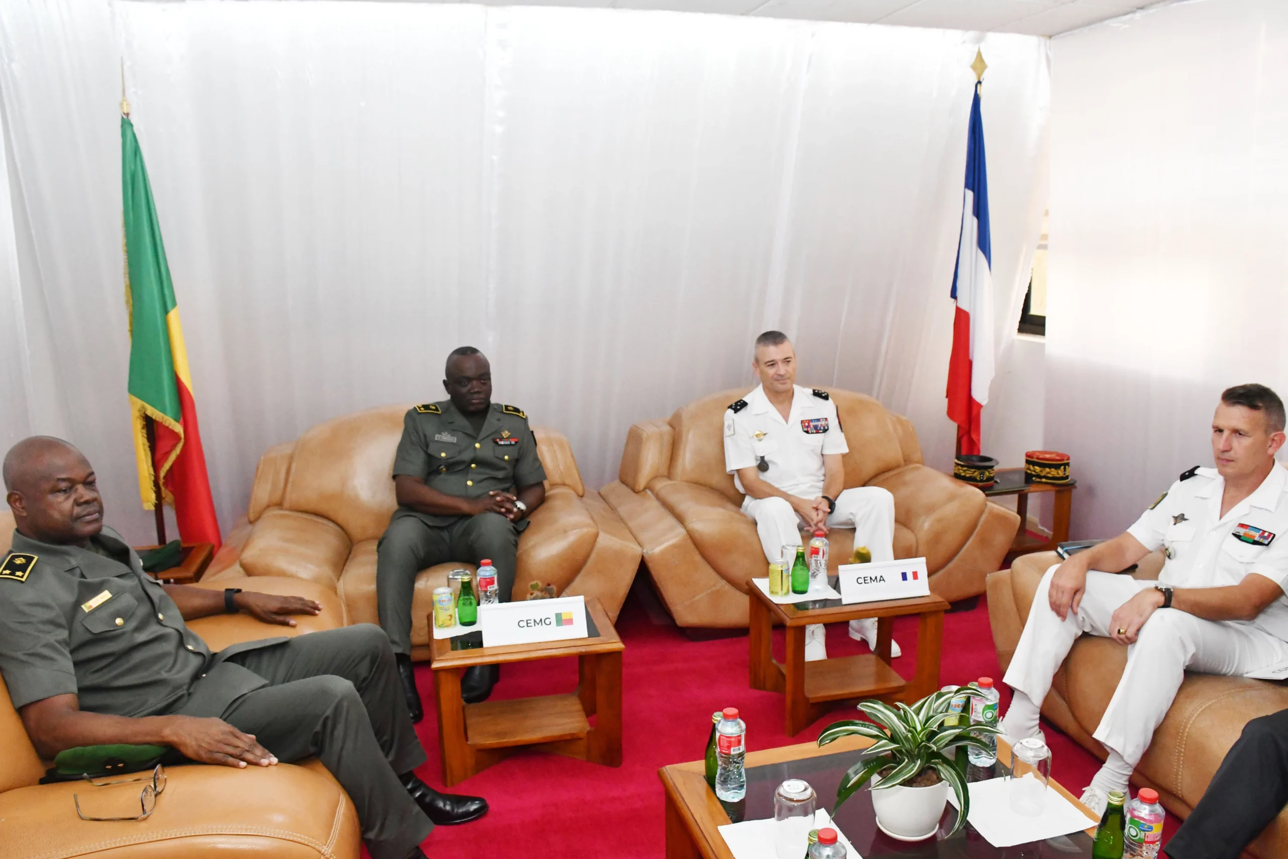 La France et le Bénin vont mener des exercices militaires conjoints, terrestres et maritimes